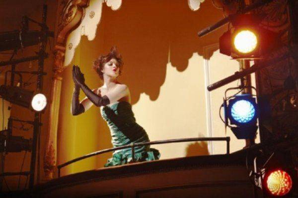 А как же Вена? Рогули возмущены, что в киевскую оперу не пускают в трусах и шлепанцах А как же Вена? Рогули возмущены, что в киевскую оперу не пускают в трусах и шлепанцах