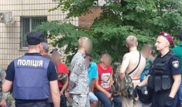 Почем идеалы Майдана? Галичанские гастарбайтеры приехали в Киев изображать вояк АТО на митингах протеста   Почем идеалы Майдана? Галичанские гастарбайтеры приехали в Киев изображать вояк АТО на митингах протеста