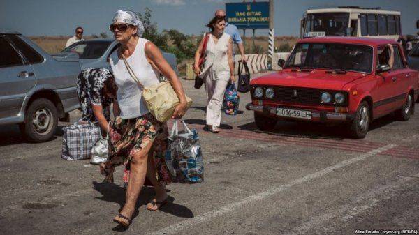 Впускать или не впускать? Крым разделился по вопросу туристов из Украины Впускать или не впускать? Крым разделился по вопросу туристов из Украины