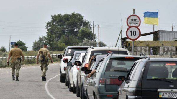 Впускать или не впускать? Крым разделился по вопросу туристов из Украины Впускать или не впускать? Крым разделился по вопросу туристов из Украины