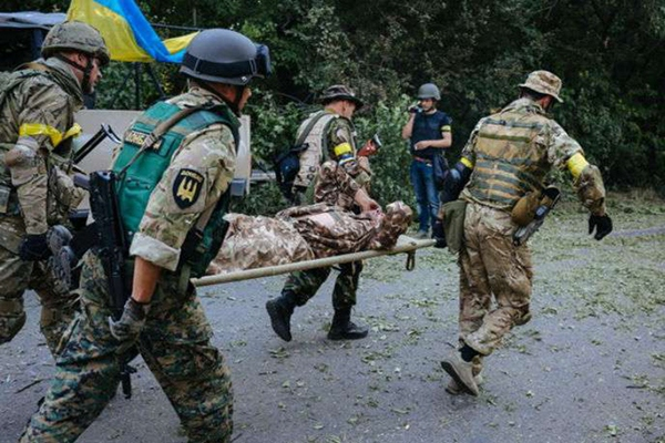 Официальная версия: в Киеве так боялись военной мощи России, что оставили окруженцев под Иловайском без подкреплений Официальная версия: в Киеве так боялись военной мощи России, что оставили окруженцев под Иловайском без подкреплений