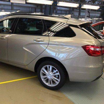 В Сеть попали фото нового дизайна Lada Vesta SW Cross в цвете «Карфаген» В Сеть попали фото нового дизайна Lada Vesta SW Cross в цвете «Карфаген»