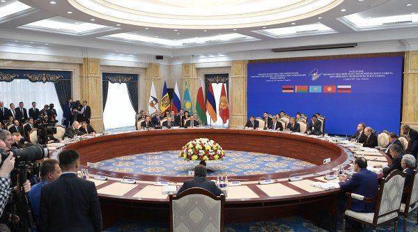 Западные санкции не могут остановить рост экономик России и Белоруссии Западные санкции не могут остановить рост экономик России и Белоруссии