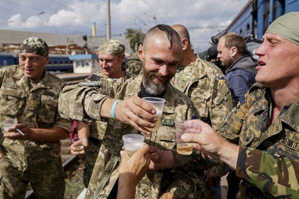 Боевики АТО похвастались, как избивают старших офицеров и посылают на х… генералов Боевики АТО похвастались, как избивают старших офицеров и посылают на х… генералов