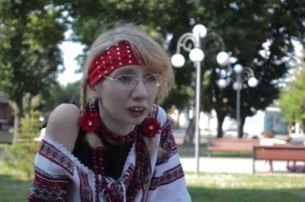 Волонтёрка «Правого сектора» Женя Бильченко разыгрывает прозрение Волонтёрка «Правого сектора» Женя Бильченко разыгрывает прозрение