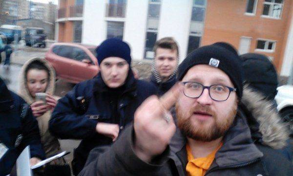 Как поступают с хунвейбинами: В Харькове сильно избит видный майданщик Как поступают с хунвейбинами: В Харькове сильно избит видный майданщик