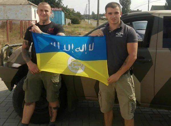 Флаг Украины в лагере ИГИЛ Флаг Украины в лагере ИГИЛ