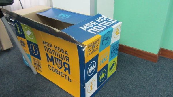 В Киеве коп Василий ограбил канадского коллегу, приехавшего обучать новую украинскую полицию В Киеве коп Василий ограбил канадского коллегу, приехавшего обучать новую украинскую полицию