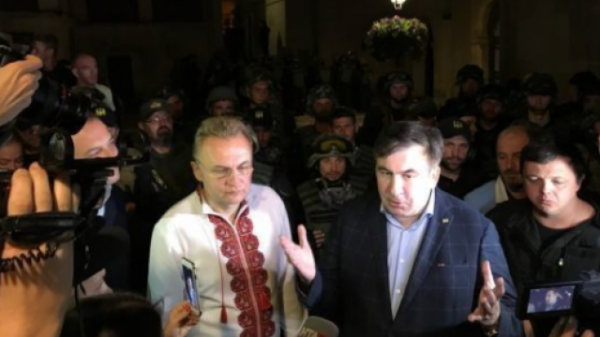 Саакашвили рвётся в Киев, Порошенко пьёт, хохлы скачут Саакашвили рвётся в Киев, Порошенко пьёт, хохлы скачут