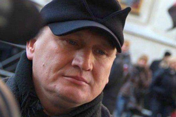 Лидер ОУН призывает убивать «хачей», которые мешают жить и торговать чистокровным «свидомитам» Лидер ОУН призывает убивать «хачей», которые мешают жить и торговать чистокровным «свидомитам»