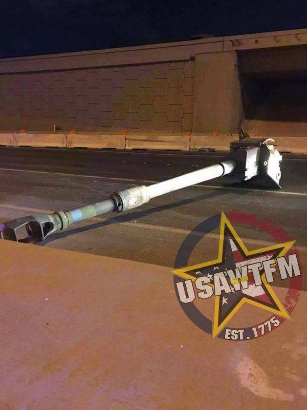 В Сеть попало фото «залета» артиллеристов армии США, потерявших пушку от гаубицы В Сеть попало фото «залета» артиллеристов армии США, потерявших пушку от гаубицы