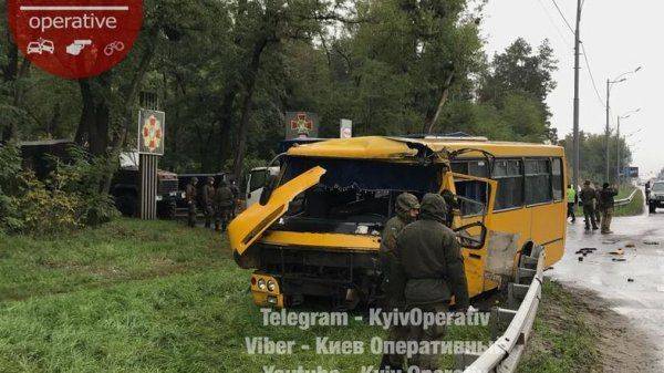 Под Киевом произошло ДТП с автобусом Нацгвардии: много пострадавших и погибши Под Киевом произошло ДТП с автобусом Нацгвардии: много пострадавших и погибши