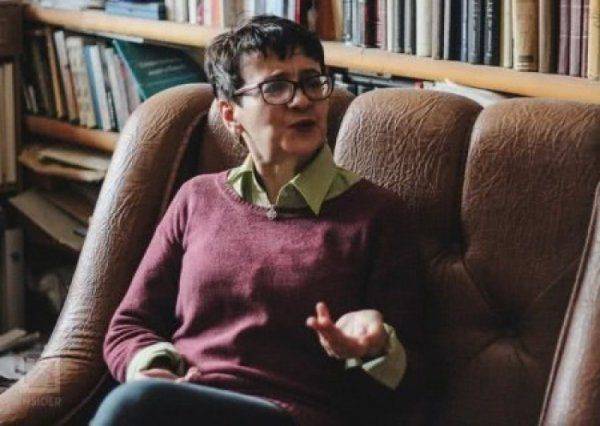 Оксана Забужко: Лозунг михомайдана «Пришли козлы вас выносить» для митингующих написал Путин Оксана Забужко: Лозунг михомайдана «Пришли козлы вас выносить» для митингующих написал Путин