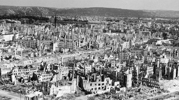 США вбомбили Ракку даже не в каменный век. А просто в бетонную пыль США вбомбили Ракку даже не в каменный век. А просто в бетонную пыль