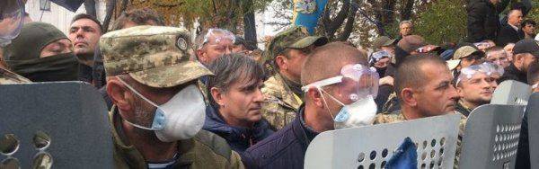 Бузящих в Киеве майданщиков отправят в топку новой войны на Донбассе Бузящих в Киеве майданщиков отправят в топку новой войны на Донбассе