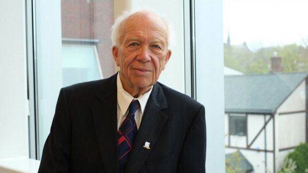 Сергей Хрущёв: что в советские годы, что сейчас, России не догнать Америку Сергей Хрущёв: что в советские годы, что сейчас, России не догнать Америку