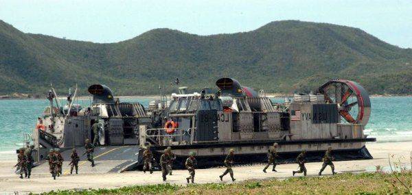 Американские морские пехотинцы готовятся к вооруженному конфликту в Восточной Европе Американские морские пехотинцы готовятся к вооруженному конфликту в Восточной Европе