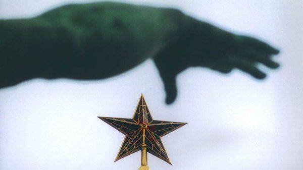 Всемогущая "рука Кремля" Всемогущая "рука Кремля"