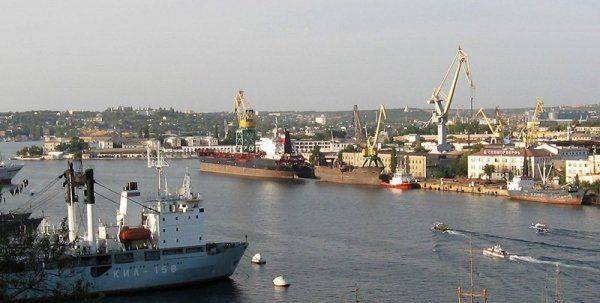 Впервые за десятки лет на Севморзаводе заложили тяжелый плавучий кран Впервые за десятки лет на Севморзаводе заложили тяжелый плавучий кран