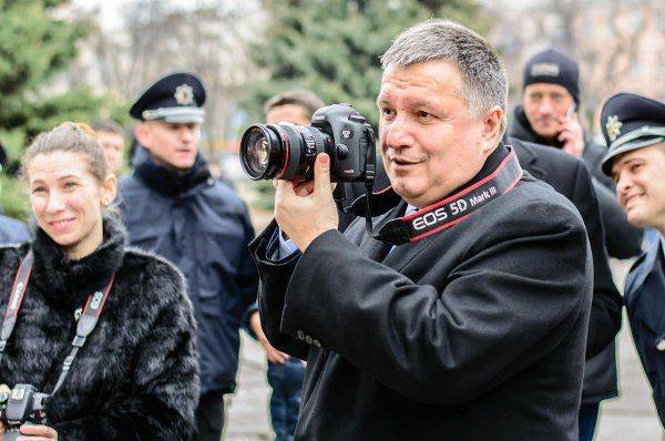 Минские соглашения «умерли»: глава МВД Украины похоронил договоренности по Донбассу Минские соглашения «умерли»: глава МВД Украины похоронил договоренности по Донбассу