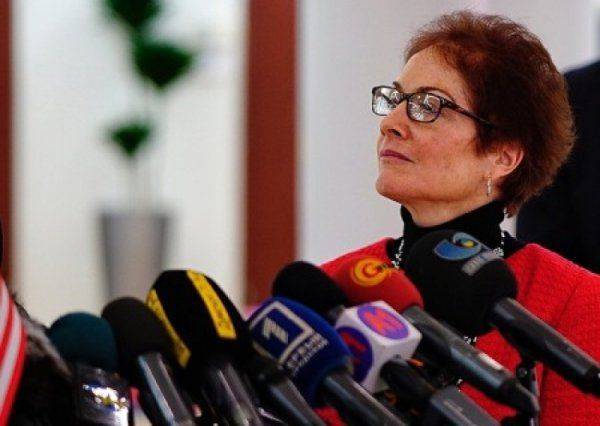 Посол США Мари Йванович потребовала от Киева вернуть пенсии жителям Донбасса Посол США Мари Йванович потребовала от Киева вернуть пенсии жителям Донбасса