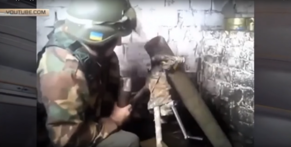 Обезьяна с гранатой: боец ВСУ и миномет Обезьяна с гранатой: боец ВСУ и миномет