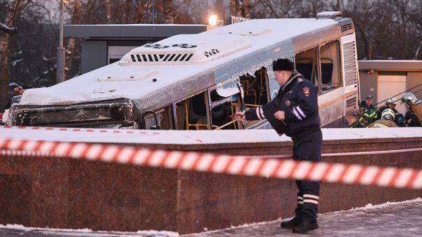 Четыре человека погибли в ДТП у метро «Славянский бульвар» в Москве Четыре человека погибли в ДТП у метро «Славянский бульвар» в Москве