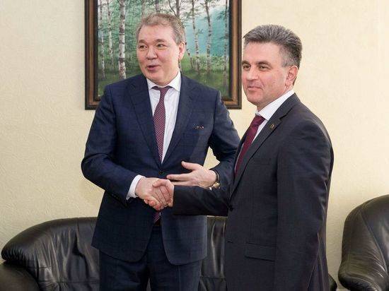 Киев должен вернуть России пол-Украины в случае признания советской "оккупации" Киев должен вернуть России пол-Украины в случае признания советской "оккупации"