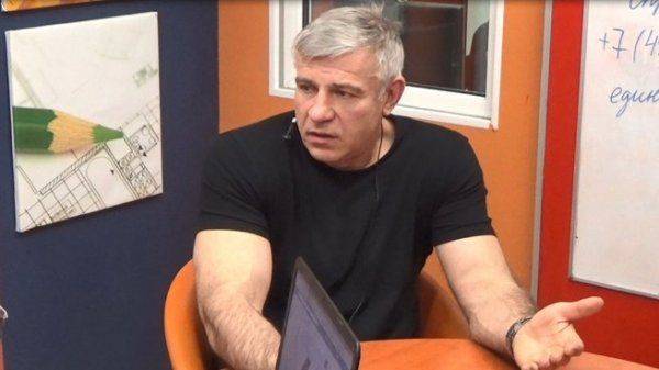 «Джентльмен удачи» Евгений Вышенков сделал особый подарок на Новый год читателям «Фонтанки» «Джентльмен удачи» Евгений Вышенков сделал особый подарок на Новый год читателям «Фонтанки»