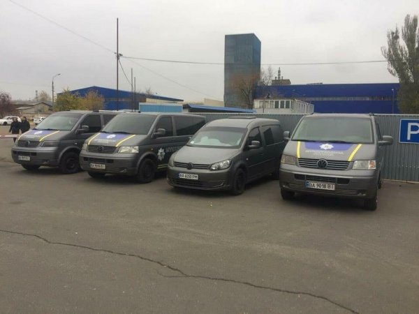 В Киеве сожгли три машины "муниципальной полиции", где служат бандеровцы из С-14 В Киеве сожгли три машины "муниципальной полиции", где служат бандеровцы из С-14