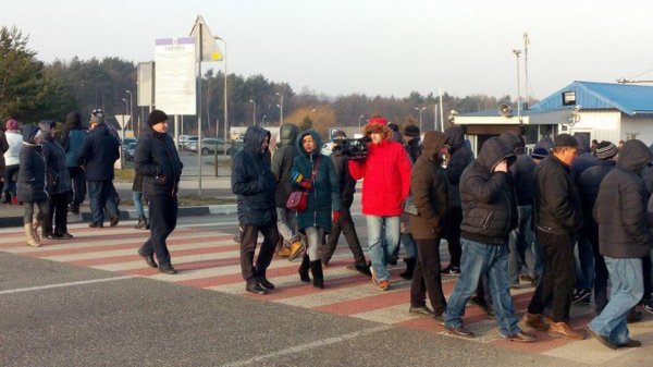 «Кабмин пусть блокируют!»: украинцы возмущены блокировкой границы с Польшей «Кабмин пусть блокируют!»: украинцы возмущены блокировкой границы с Польшей