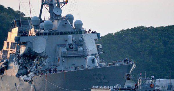 Капитанов американских эсминцев будут судить за убийство моряков