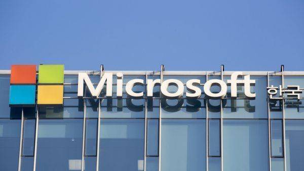 Microsoft угрожает пользователям тюрьмой за отказ обновлять Windows 10