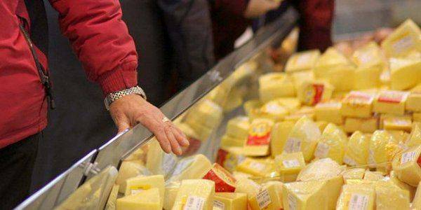 Иностранная фальшивка вытесняет из российских магазинов настоящий сыр