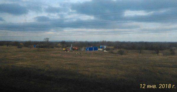 В Керчи производится добыча песка с дамбы, наполненной токсичными отходами В Керчи производится добыча песка с дамбы, наполненной токсичными отходами