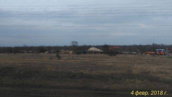 В Керчи производится добыча песка с дамбы, наполненной токсичными отходами В Керчи производится добыча песка с дамбы, наполненной токсичными отходами