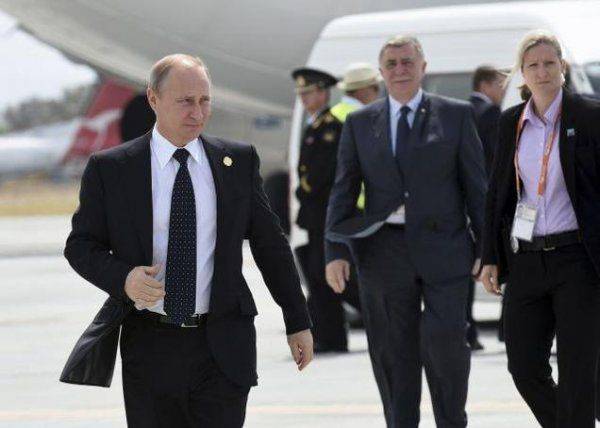 Охрана и огромный кортеж Путина Охрана и огромный кортеж Путина