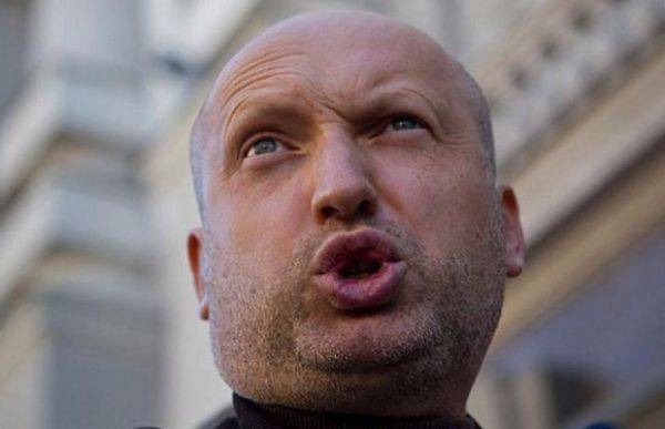Савченко пообещала Захарченко живого Турчинова