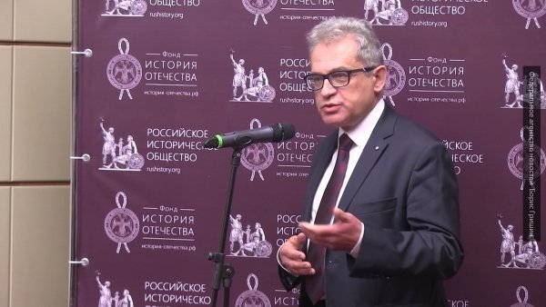Марчиняк: Польша не планирует полностью отказываться от газа из России Марчиняк: Польша не планирует полностью отказываться от газа из России