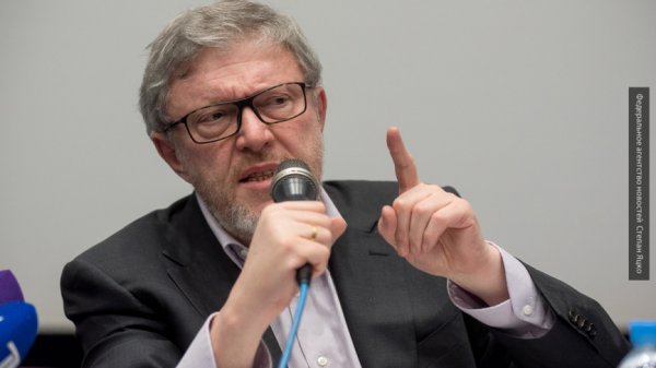 Явлинский раскритиковал Грудинина из-за его отношения к Сталину Явлинский раскритиковал Грудинина из-за его отношения к Сталину