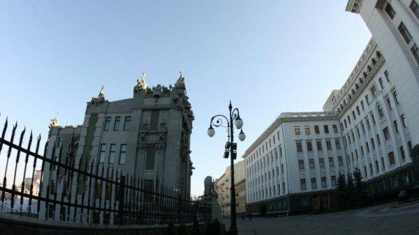 Кнуты и пряники Порошенко: в Киеве рассказали про спортивные сумки с деньгами для депутатов Кнуты и пряники Порошенко: в Киеве рассказали про спортивные сумки с деньгами для депутатов