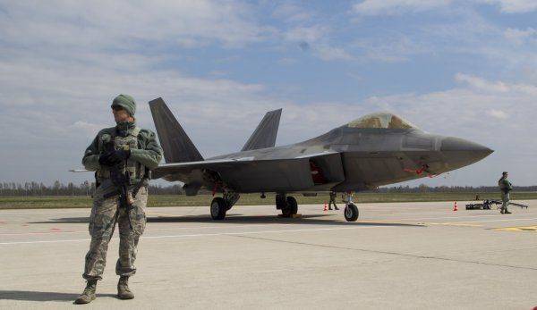 Американцы вновь позади: Русский самолет СУ-57 в Сирии превзошел F-22 по всем параметрам Американцы вновь позади: Русский самолет СУ-57 в Сирии превзошел F-22 по всем параметрам