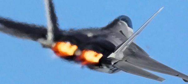 Русская ракета сбивает американскую «невидимку» F-22: США потерпели фиаско Русская ракета сбивает американскую «невидимку» F-22: США потерпели фиаско