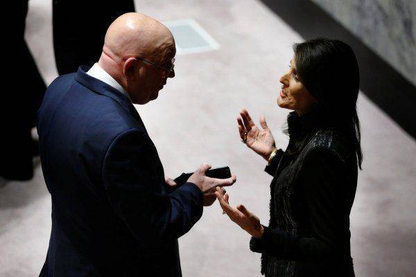 Небензя о поцелуях с Хейли в ООН: "Человеческие отношения" Небензя о поцелуях с Хейли в ООН: "Человеческие отношения"