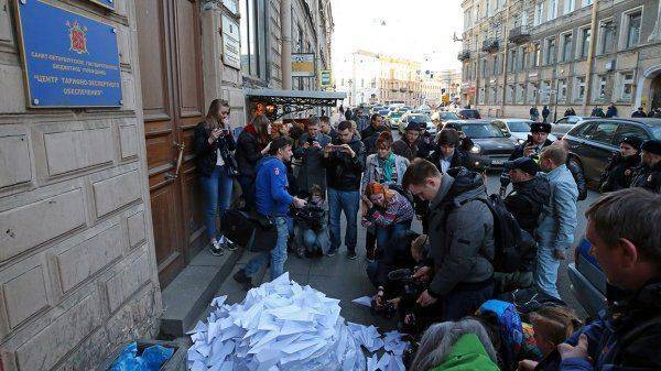 Новая революция против Путина: Павел Дуров с голым торсом на броневике Новая революция против Путина: Павел Дуров с голым торсом на броневике