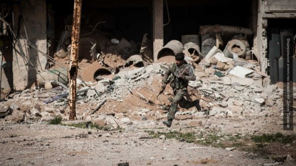 Сирия дожимает ИГИЛ: боевики сдают южный Дамаск Сирия дожимает ИГИЛ: боевики сдают южный Дамаск