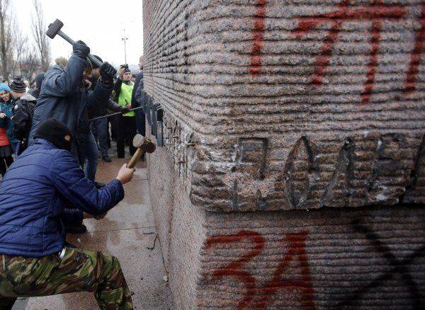 Украинская милиция опять испугалась вандалов Украинская милиция опять испугалась вандалов