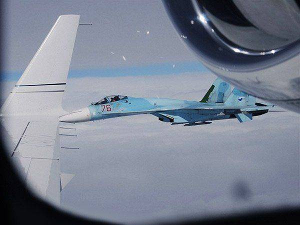 Российский СУ-27 снова заставил американских летчиков менять памперсы Российский СУ-27 снова заставил американских летчиков менять памперсы