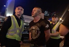 Не хлебом солью встретили украинские ультрас болельщиков "Ливерпуля" Не хлебом солью встретили украинские ультрас болельщиков "Ливерпуля"
