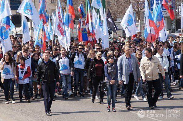 "Кто скажет "Назад в Украину" — прокляну!" Чем живет воюющий Луганск "Кто скажет "Назад в Украину" — прокляну!" Чем живет воюющий Луганск